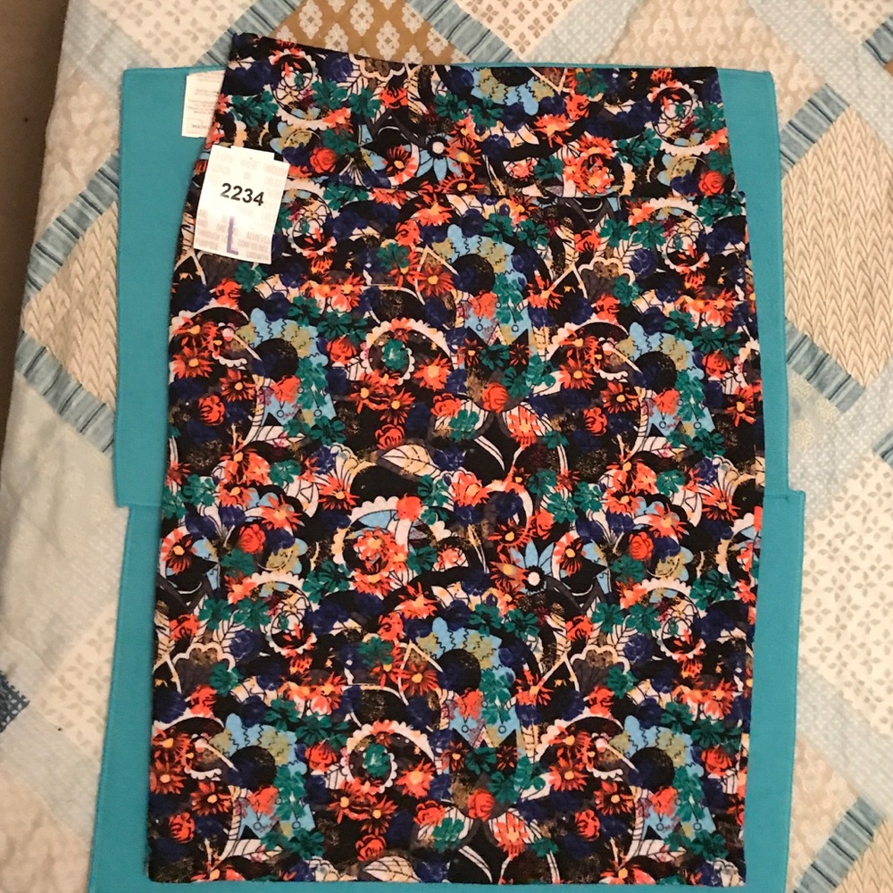 Large Cassie lularoe skirt